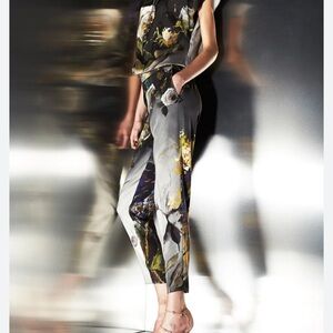 Escada Floral Print Gray Cropped Pants